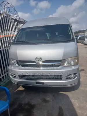 Photo - Toyota HiAce 2015 Silver