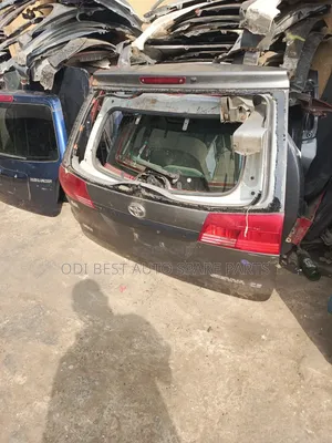 Toyota Sienna 2005 Model Empty Booth