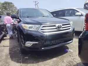 Toyota Highlander SE 2012 Black