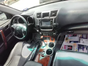 Toyota Highlander SE 2012 Black