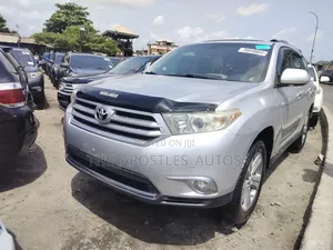 Toyota Highlander Plus 2.7L 2WD 2013 Silver