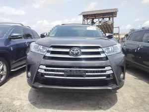 Toyota Highlander XLE 4x4 V6 (3.5L 6cyl 8A) 2018 Gray