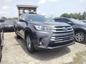 Toyota Highlander XLE 4x4 V6 (3.5L 6cyl 8A) 2018 Gray