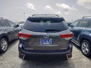 Toyota Highlander XLE 4x4 V6 (3.5L 6cyl 8A) 2018 Gray