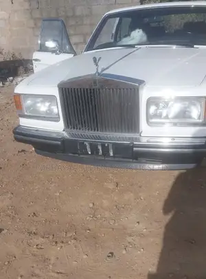 Rolls-Royce Silver Spirit 6.7 RWD 1992 Off white