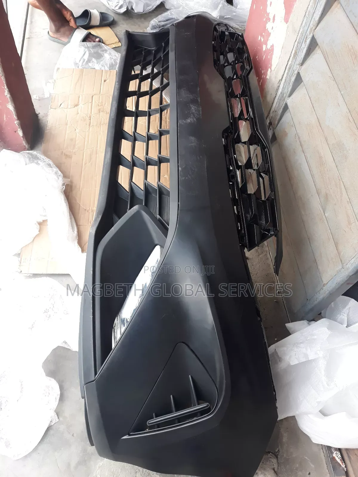 Complete Front Bumper Kia Cerato 2022.