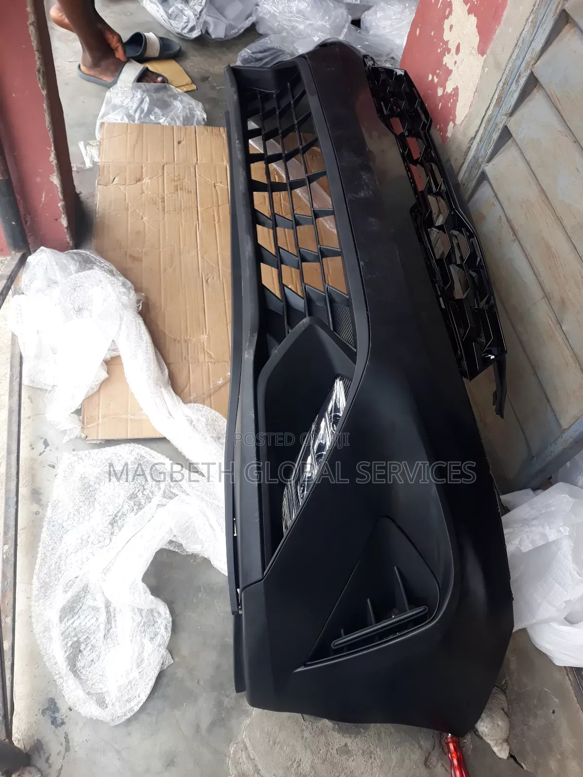 Complete Front Bumper Kia Cerato 2022.