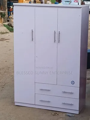 Wardrobe 4x6ft With 3 Doors