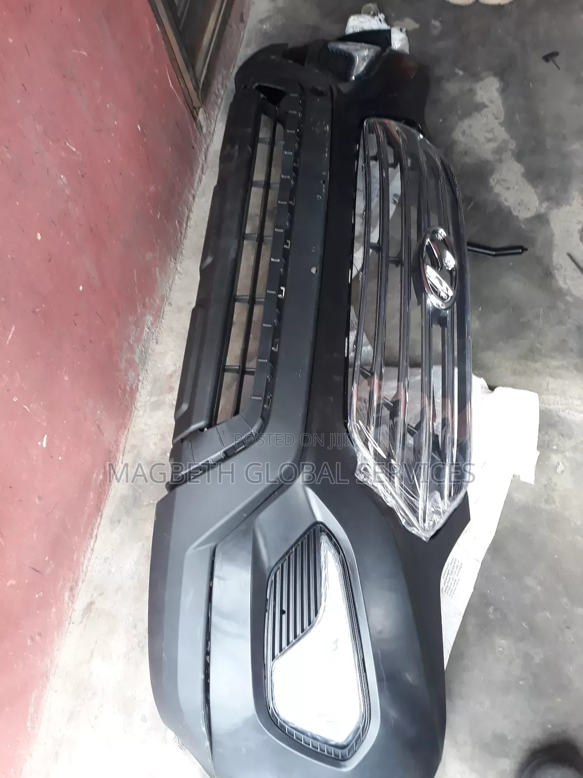 Complete Front Bumper Grand Santafe 2014.
