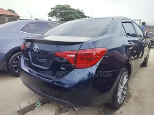 Toyota Corolla SE (1.8L 4cyl 2A) 2019 Blue