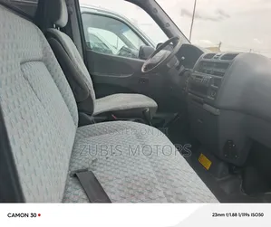 Toyota HiAce 2004 Silver