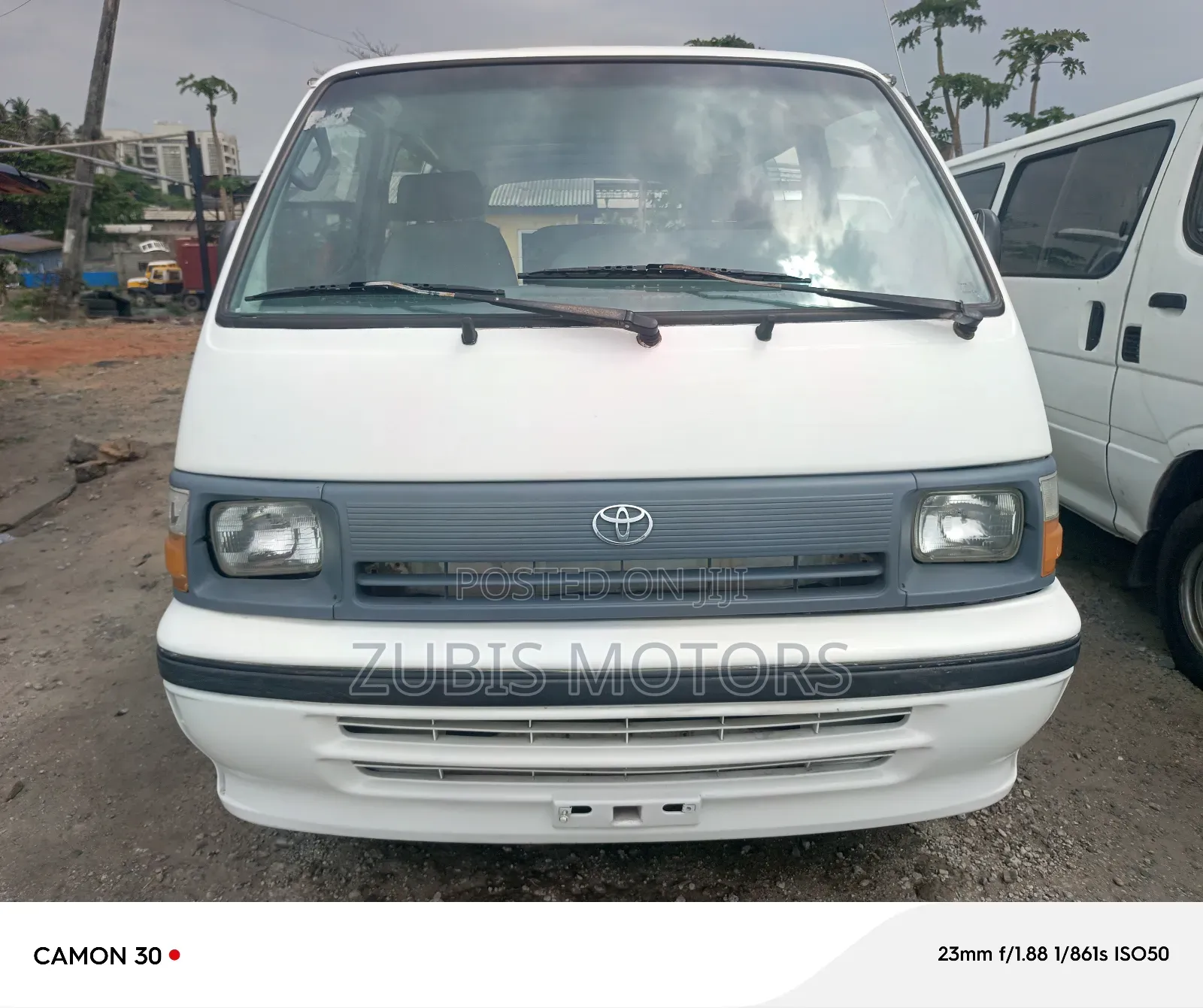Toyota HiAce 2000 White