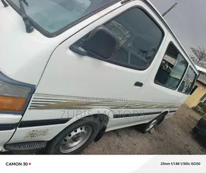 Toyota HiAce 2000 White