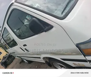 Toyota HiAce 2000 White