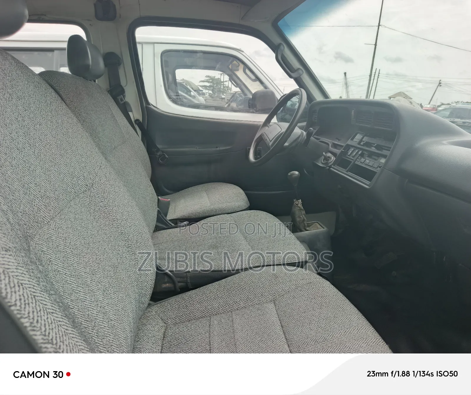 Toyota HiAce 2000 White