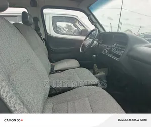 Toyota HiAce 2000 White