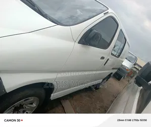 Toyota HiAce 2004 White