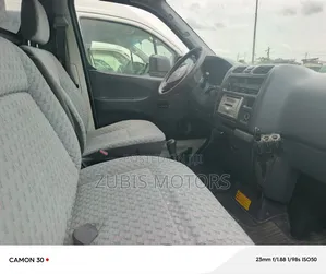 Toyota HiAce 2004 White