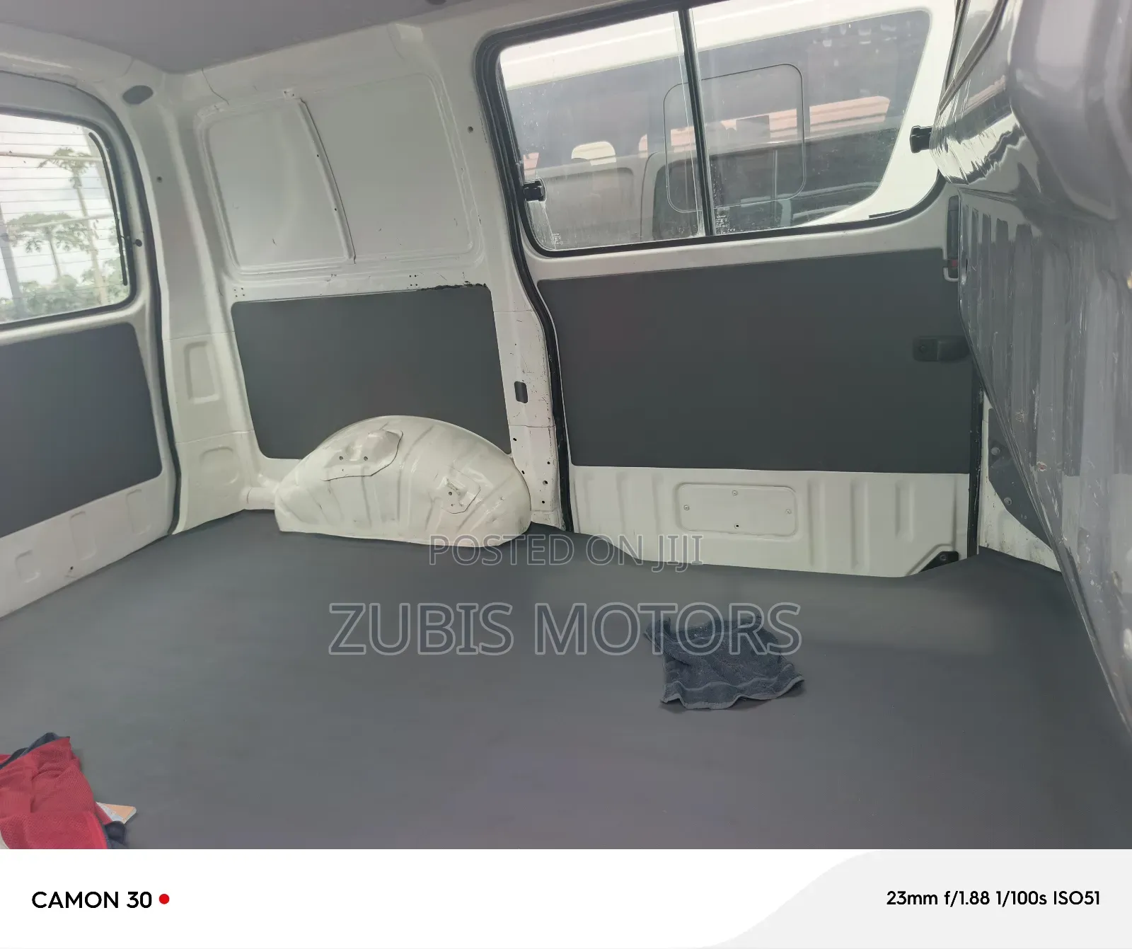 Toyota HiAce 2004 White