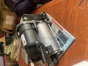 Photo - Mercedes Benz S550 W221 Air Suspension Compressor Pump