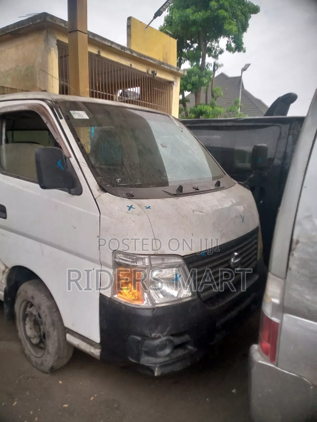 Nissan Caravan (Urvan) 2021 White