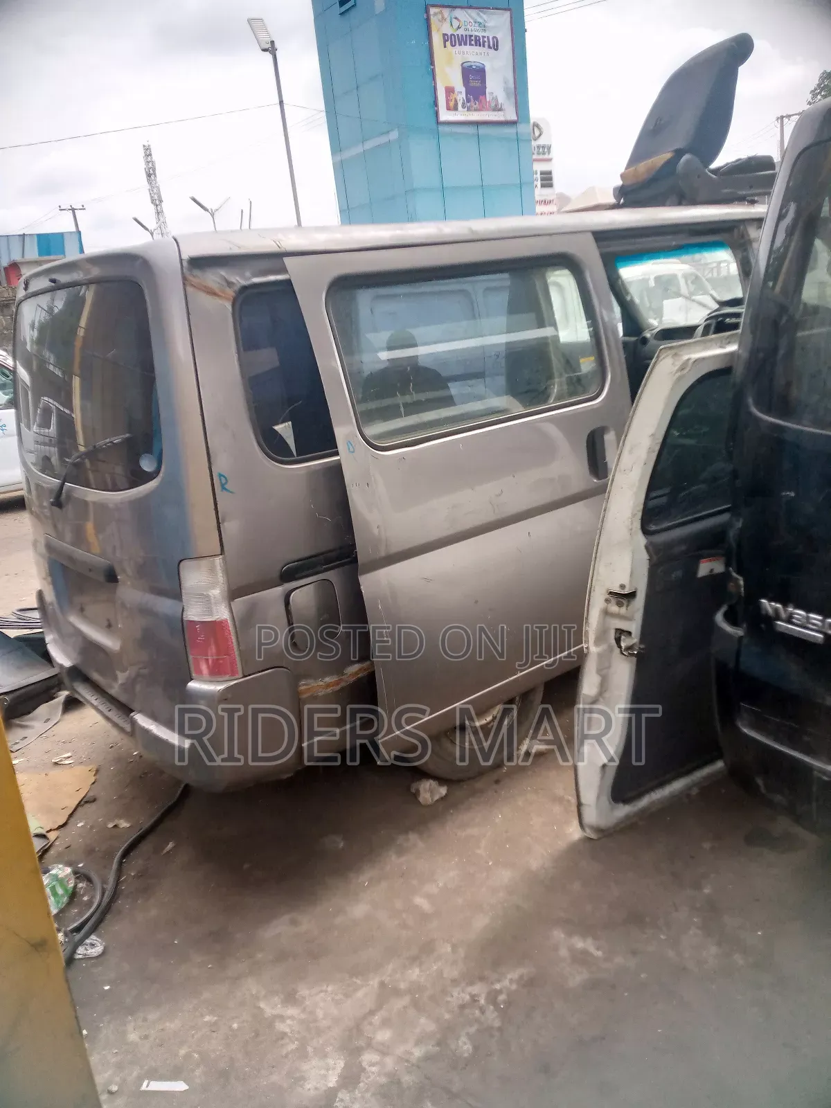 Nissan Caravan (Urvan) 2021 White