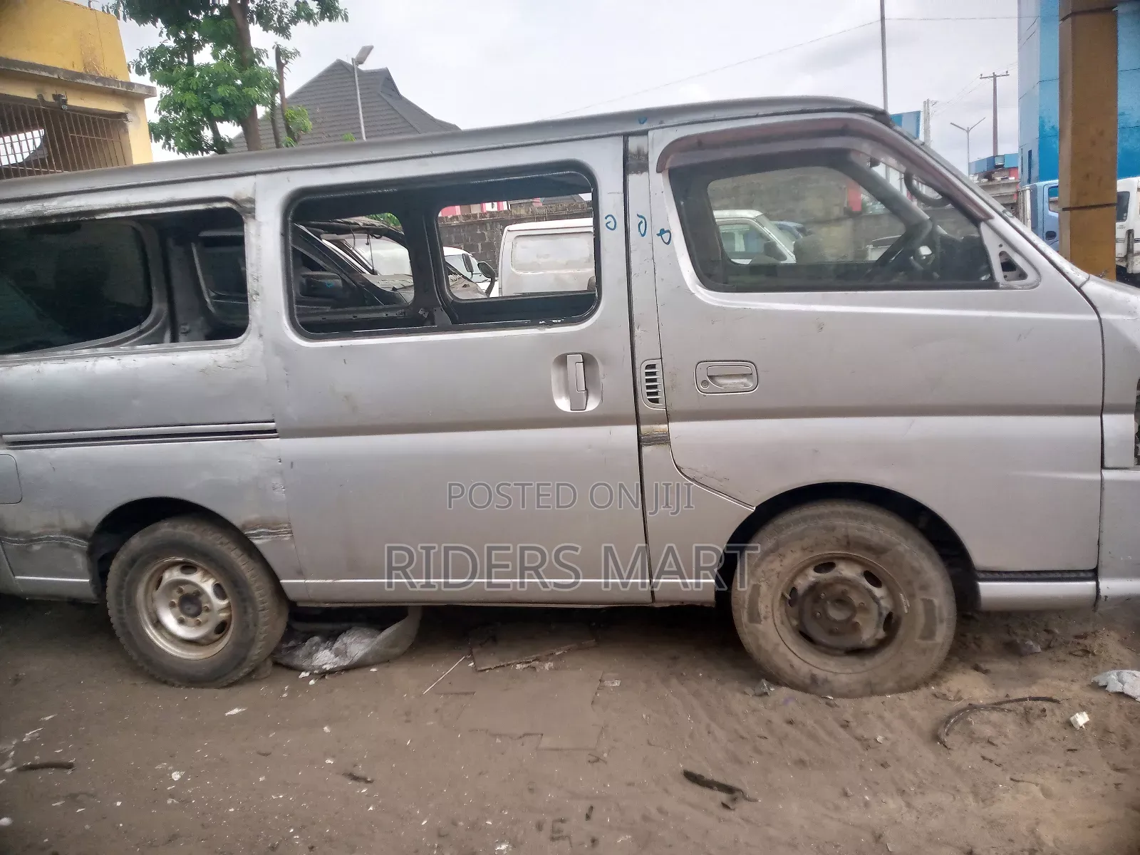 Nissan Caravan (Urvan) 2021 White