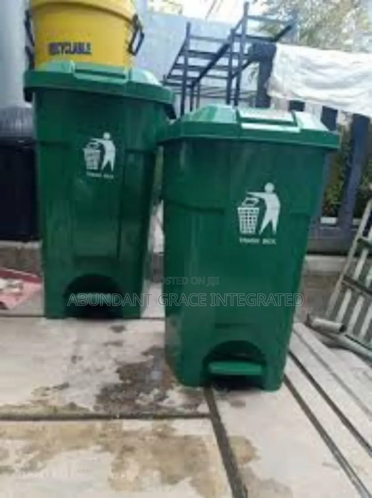 240 Litres Litter Bin.