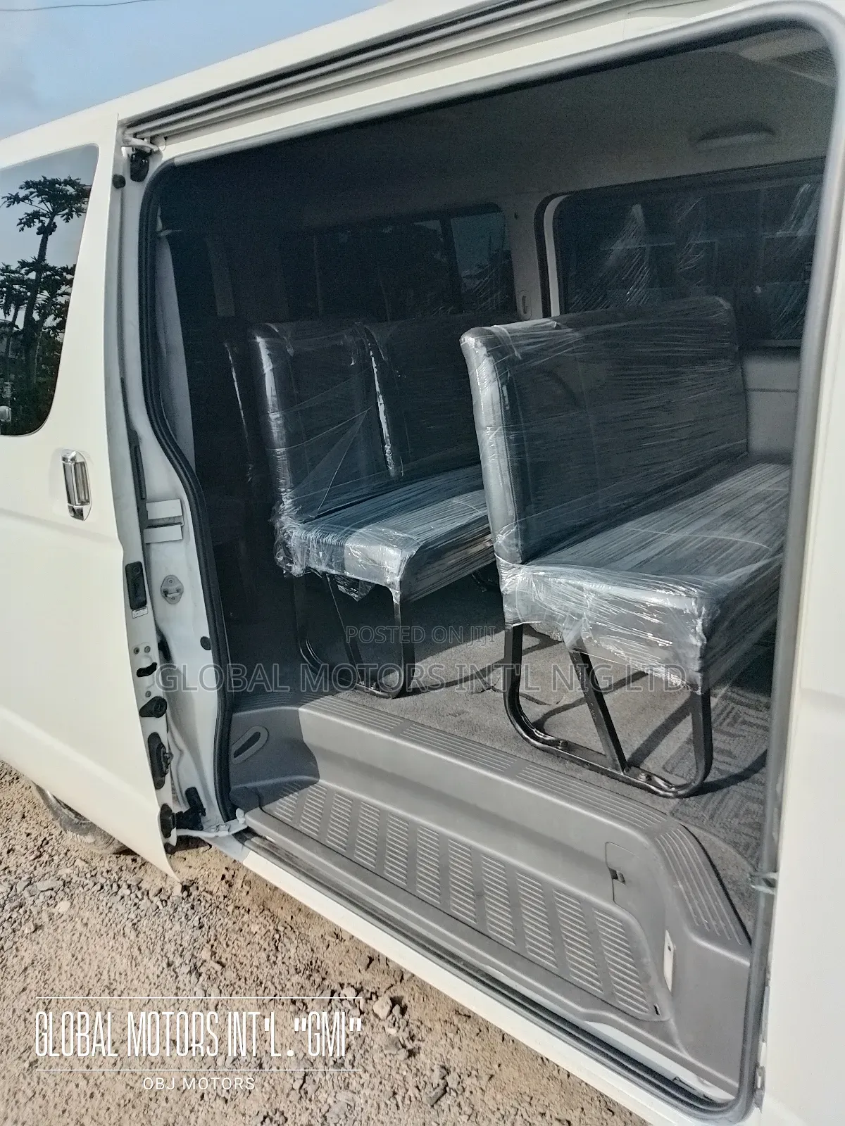 Toyota HiAce 2015 White
