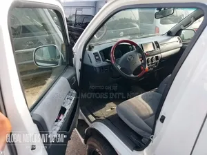 Toyota HiAce 2015 White