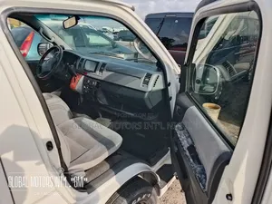 Toyota HiAce 2015 White