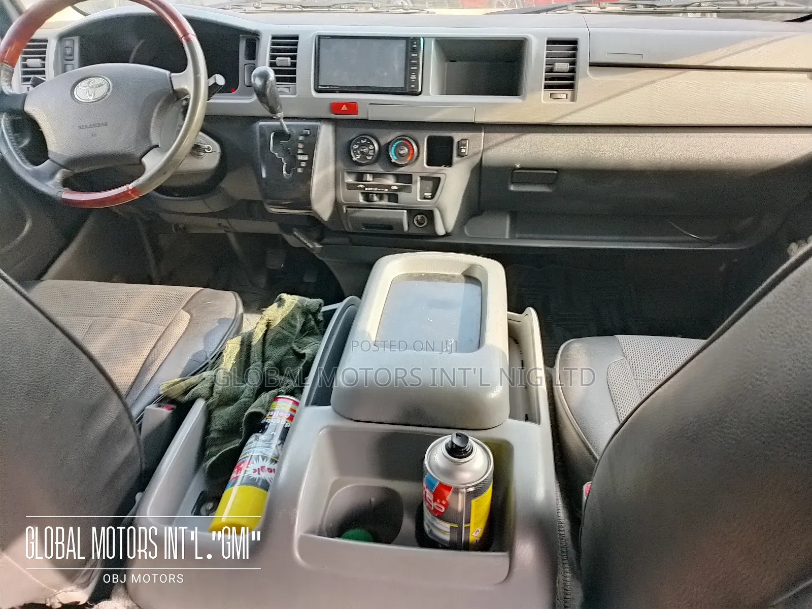 Toyota HiAce 2016 White