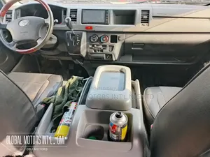 Toyota HiAce 2016 White