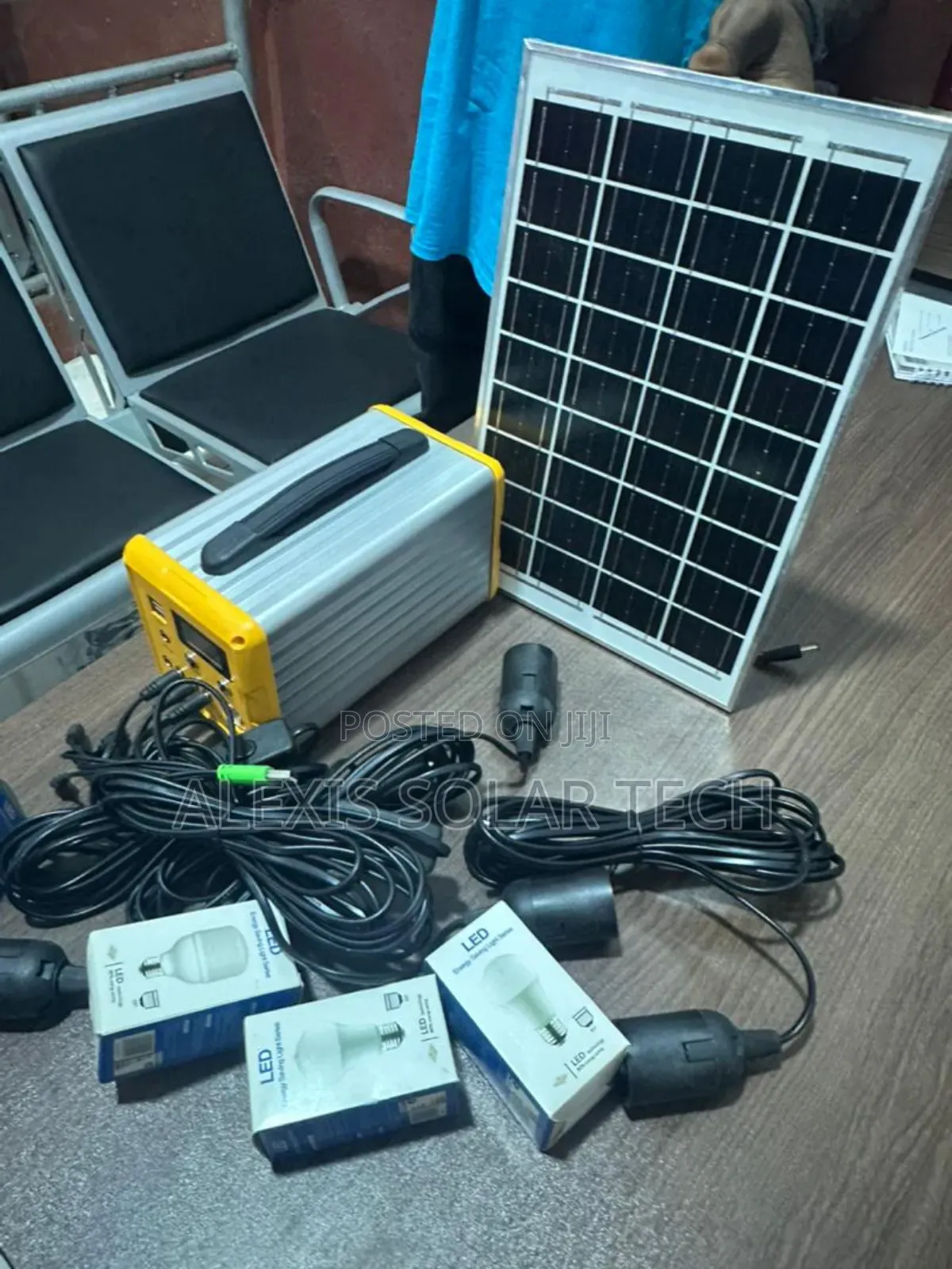 300w Solar Generator With Bulbs