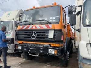 1820 Mercedes Benz Dump Truck