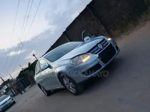 Photo - Volkswagen Jetta 2008 Blue