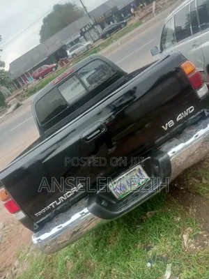 Photo - Toyota Tundra 2004 Black