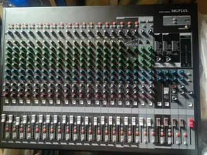 Yamaha Mgp24x Mixing Console