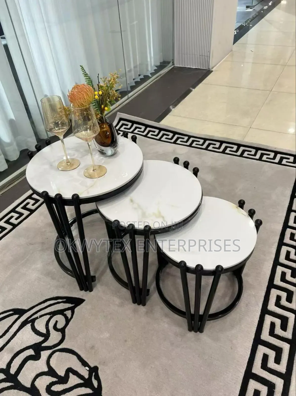 Italian Quality Center Table With Side Stools