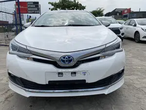 Toyota Corolla LE (1.8L 4cyl 2A) 2019 White
