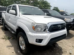 Toyota Tacoma 2013 White