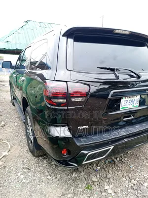 Toyota Sequoia Limited 4dr SUV 4WD (5.7L 8cyl 6A) 2010 Black