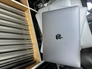 Laptop Apple MacBook Pro 2017 16GB Intel Core I7 SSD 256GB