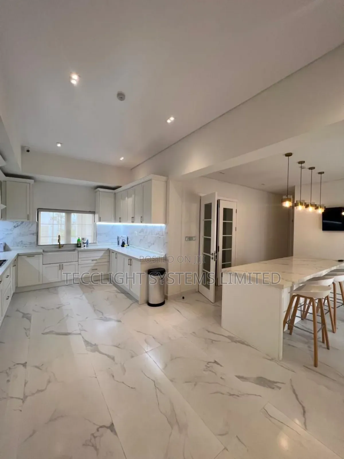 5bdrm Mansion in Ikoyi Lagos, Sangotedo for sale