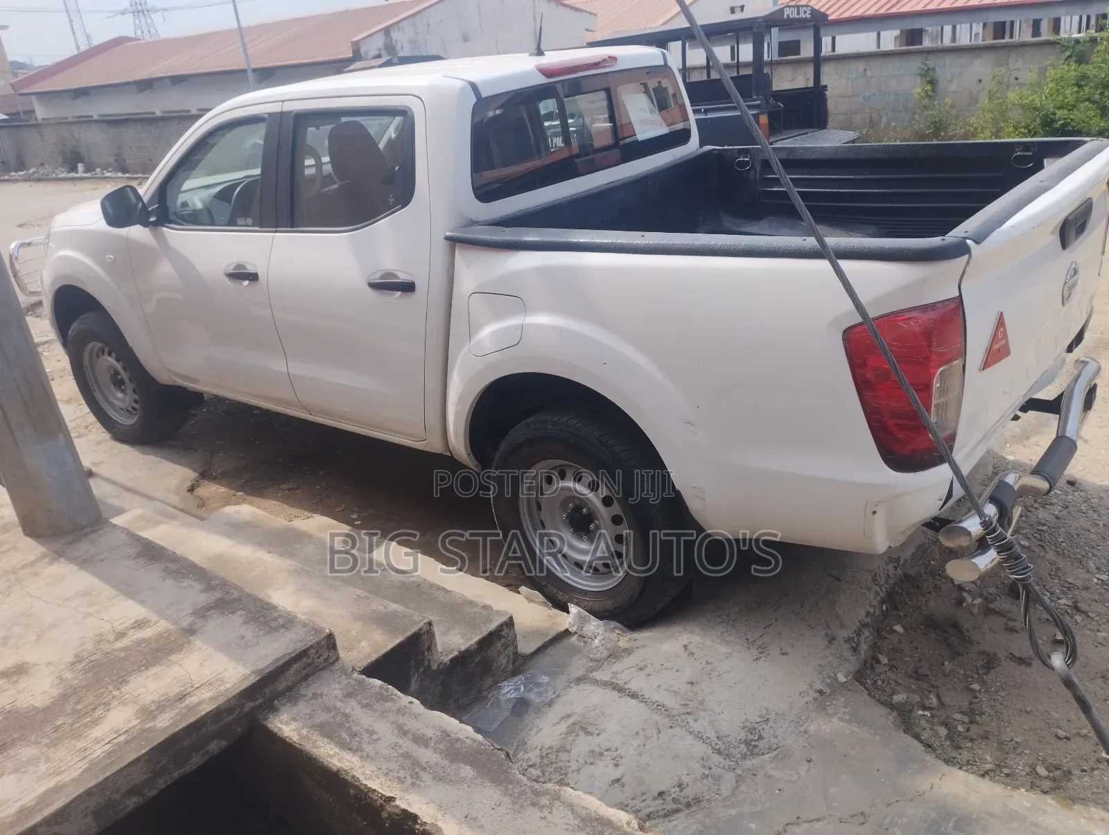Nissan Navara 2022 White