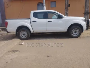 Nissan Navara 2022 White
