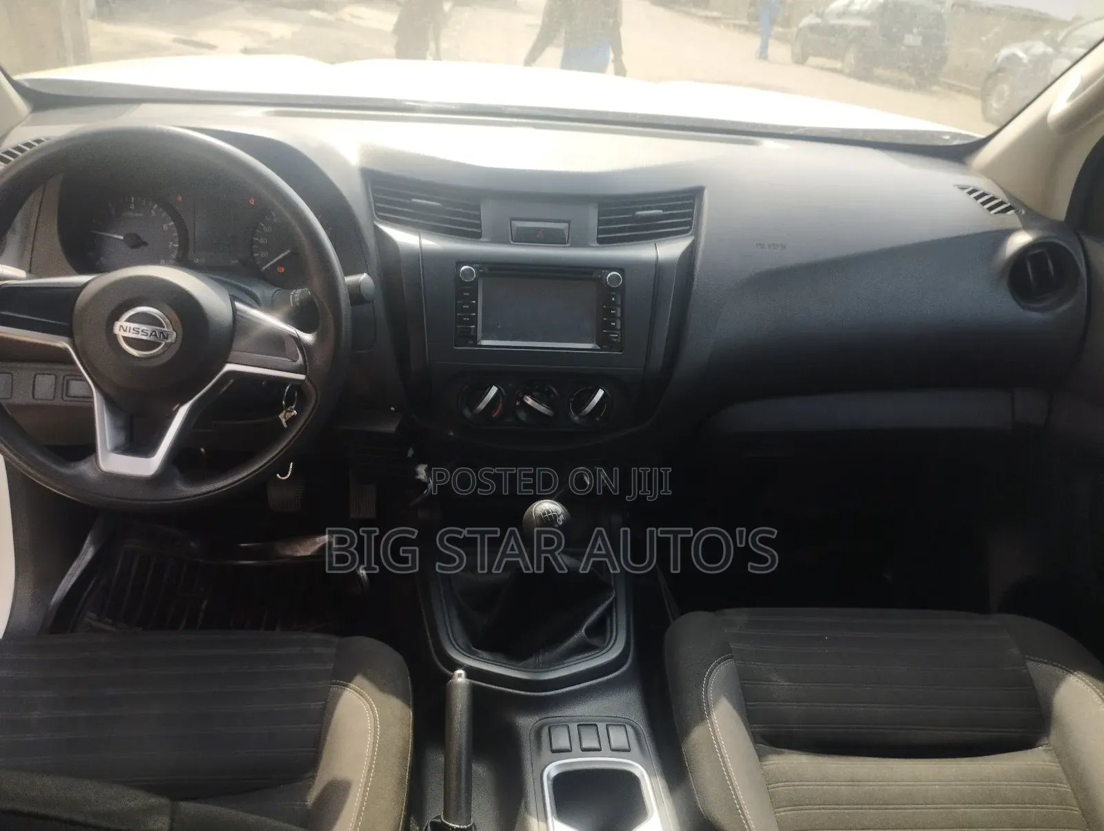 Nissan Navara 2022 White