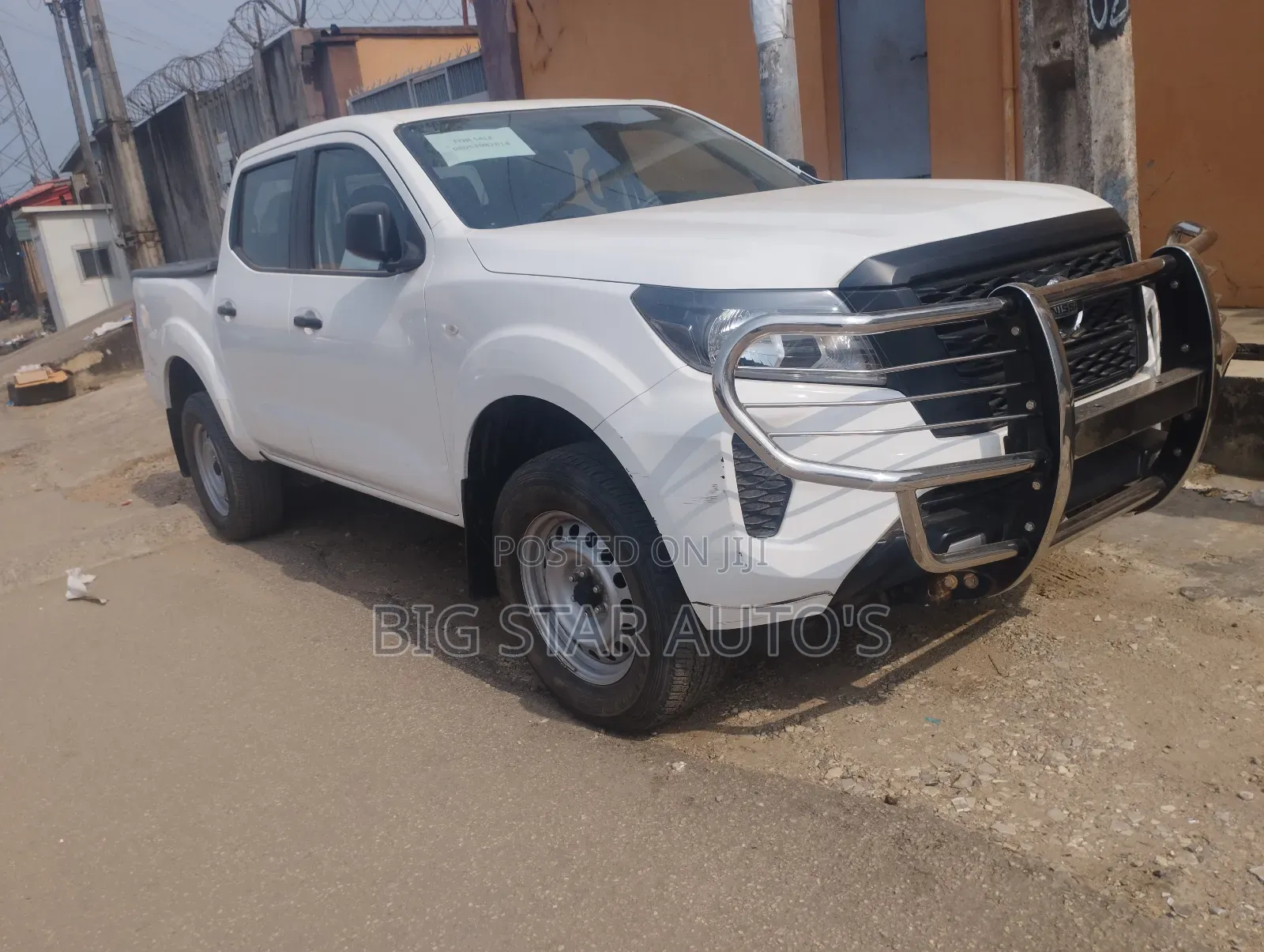 Nissan Navara 2022 White