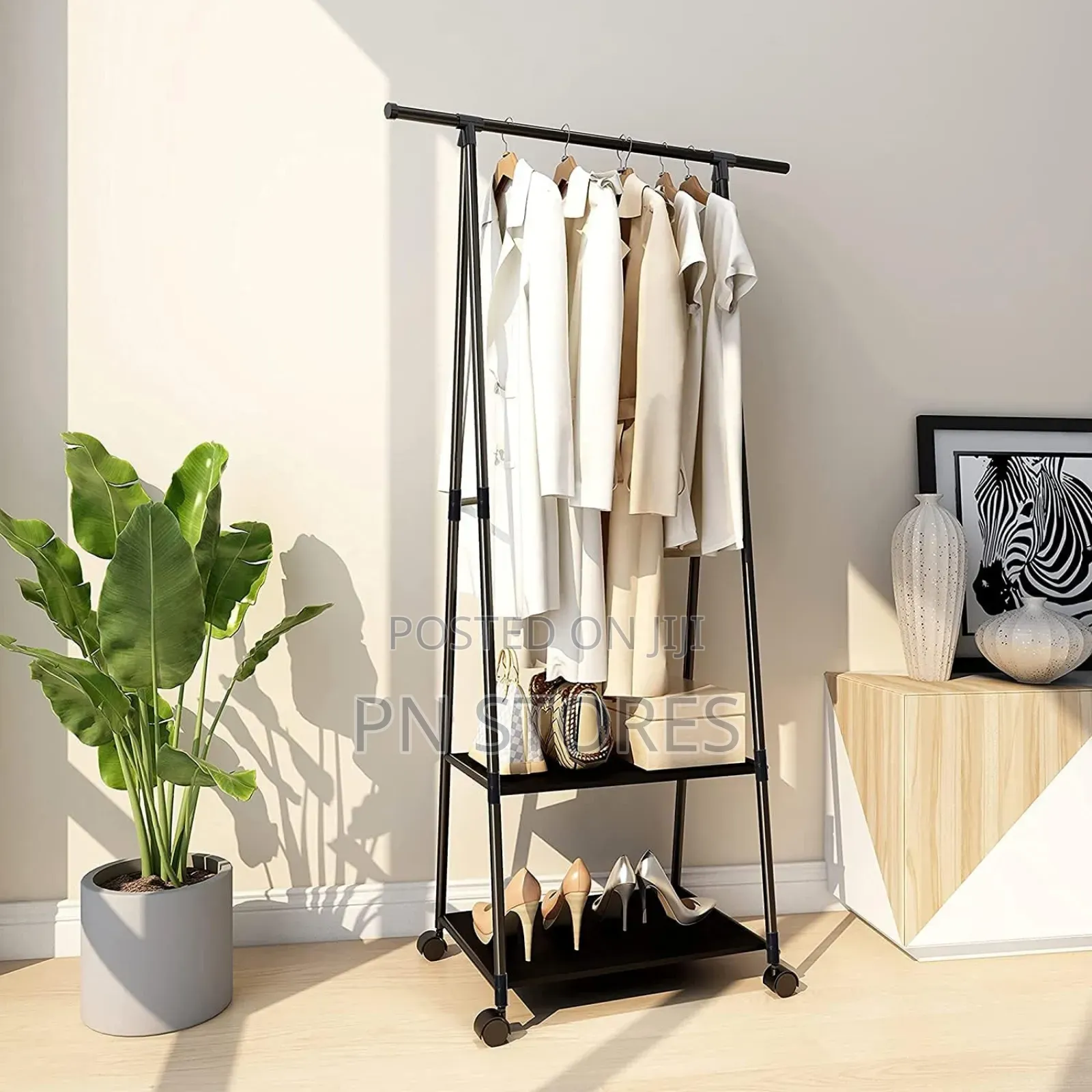 Durable Cloth Rack With Wheels