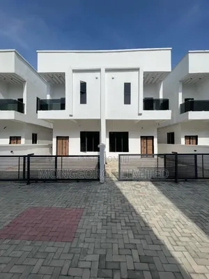 4bdrm Duplex in Chevron for sale